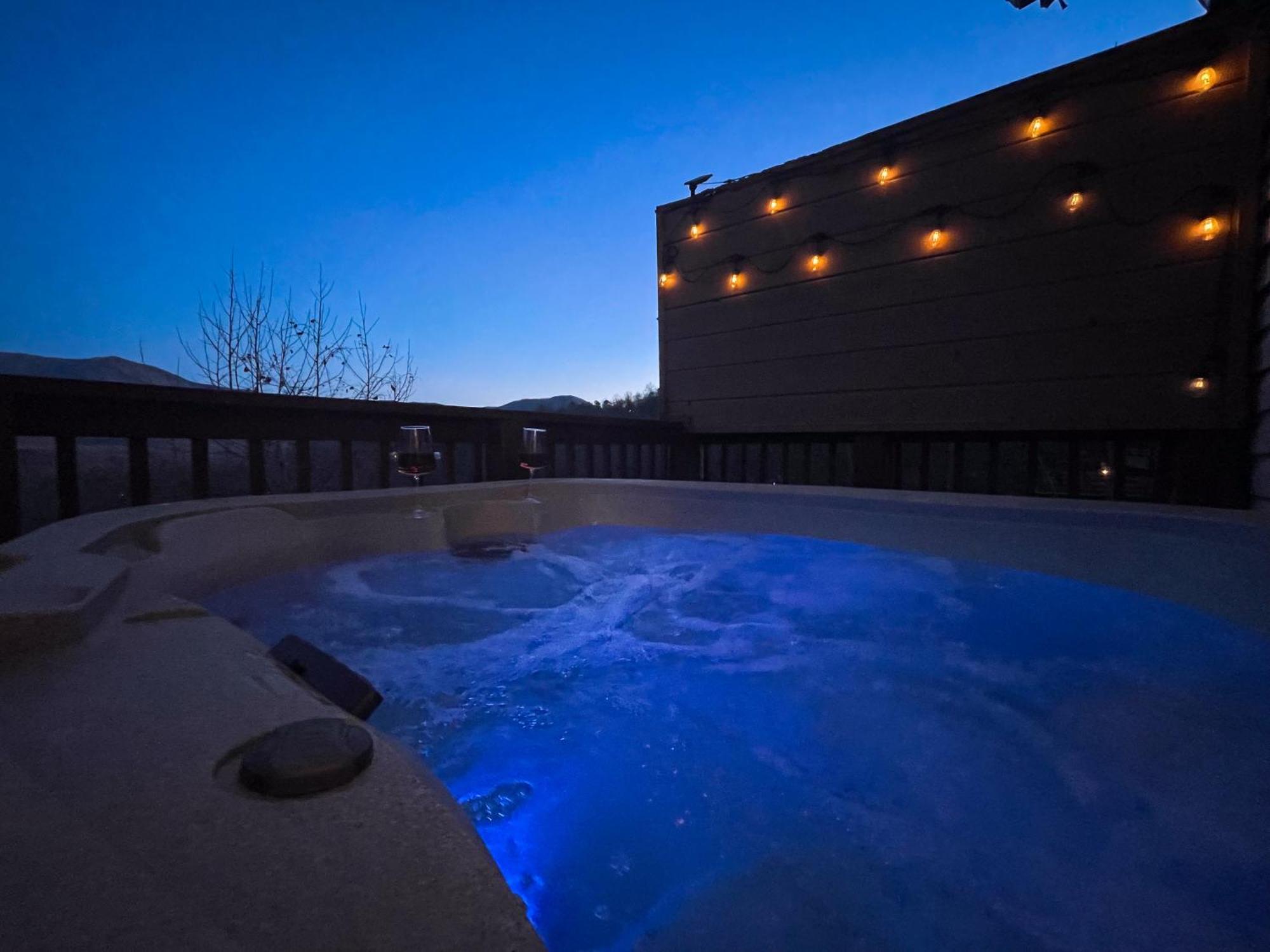 Heavenly View - Bear Themed Cabin, Hottub, Dog-Friendly, Near Gatlinburg Luaran gambar