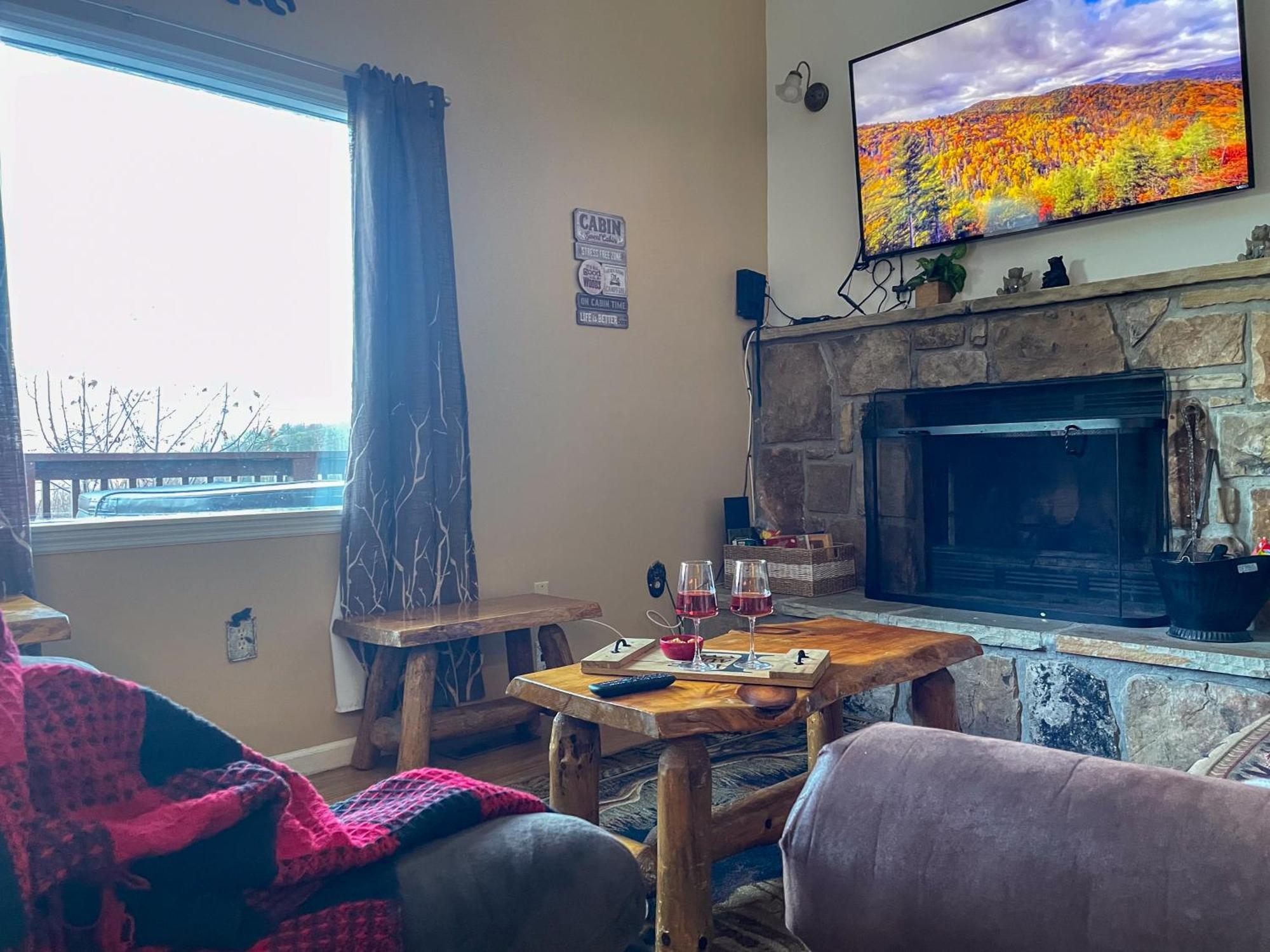 Heavenly View - Bear Themed Cabin, Hottub, Dog-Friendly, Near Gatlinburg Luaran gambar