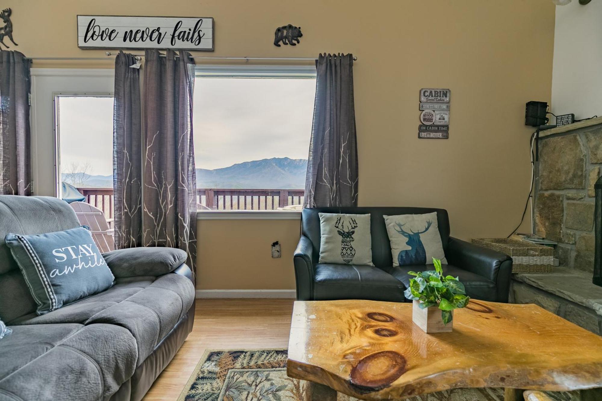 Heavenly View - Bear Themed Cabin, Hottub, Dog-Friendly, Near Gatlinburg Luaran gambar